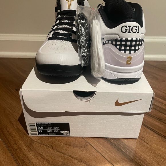 Nike Black and White Sneakers